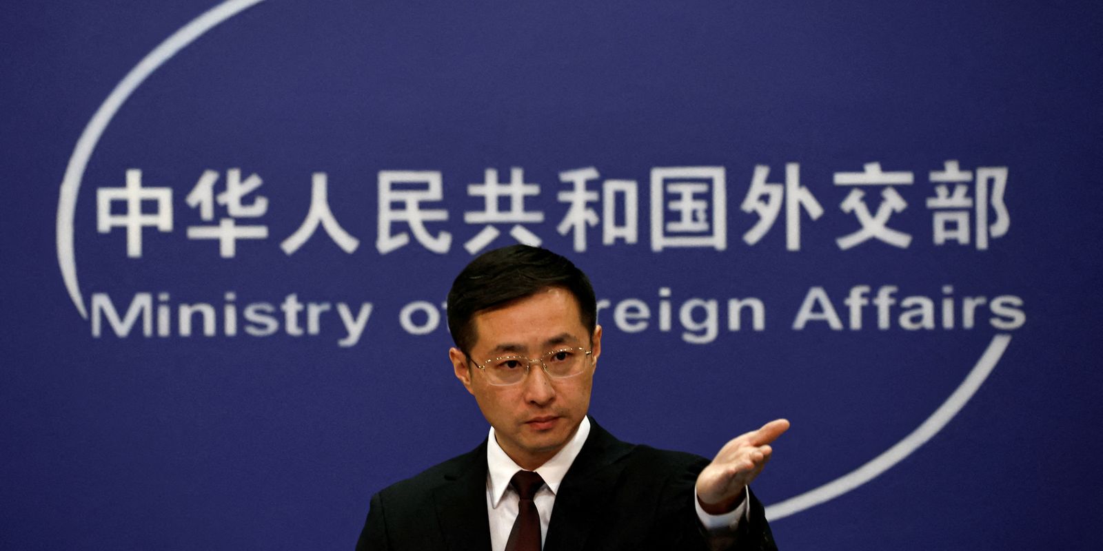 China diz que interceptação de navios pelos EUA é "violação grave" China diz que interceptação de navios pelos EUA é "violação grave"