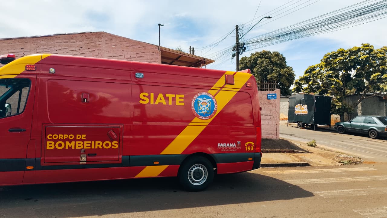 Motociclista bate contra trailer de lanches no Tarumã Motociclista bate contra trailer de lanches no Tarumã