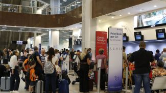 Anac discute com aéreas aumento de voos no Santos Dumont; Paes critica