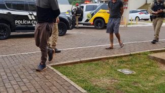 Homens detidos com 150 quilos de maconha são encaminhados à delegacia em Cascavel