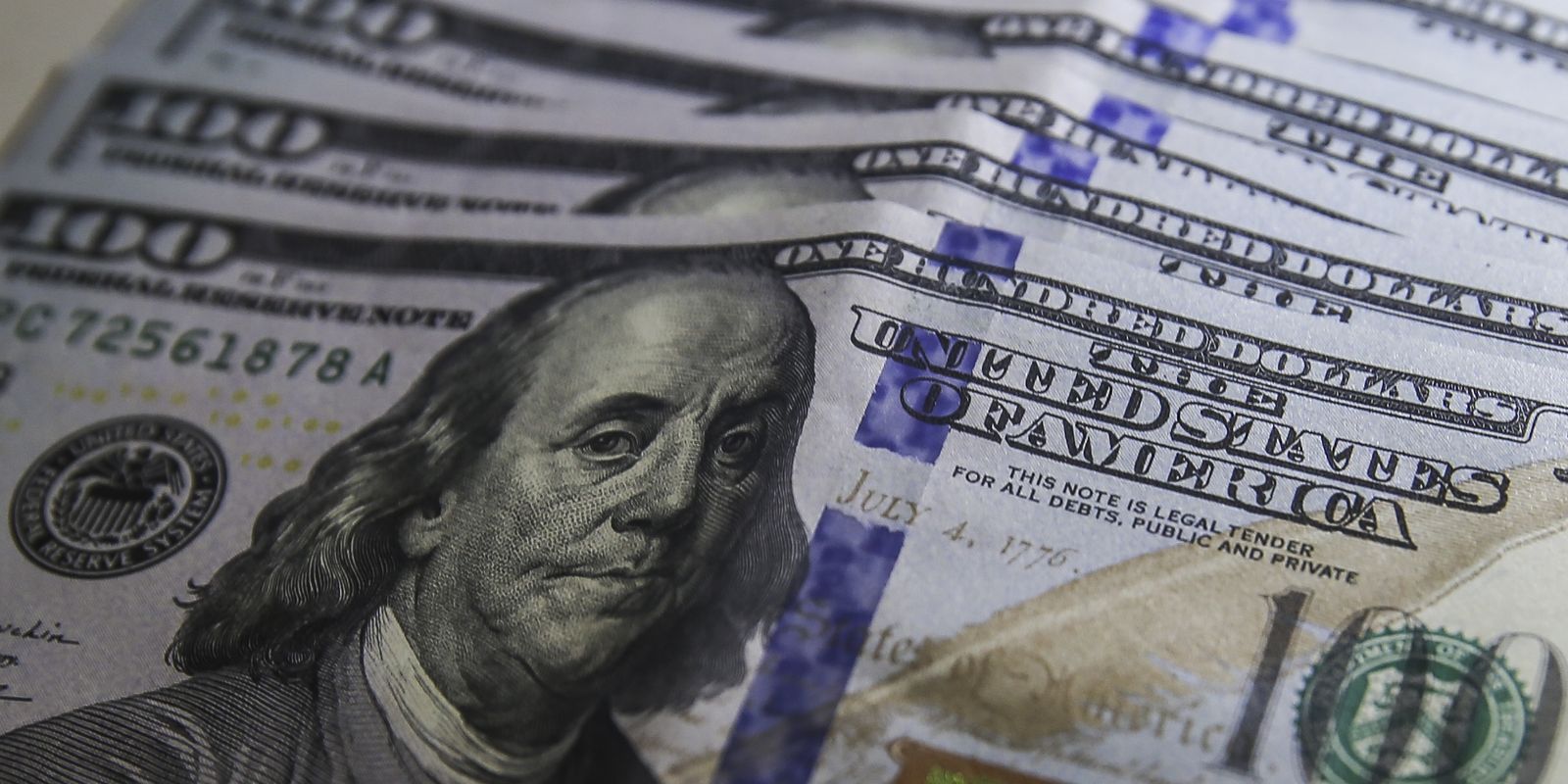 Dólar aproxima-se de R$ 5,60 com remessas de empresas ao exterior Dólar aproxima-se de R$ 5,60 com remessas de empresas ao exterior