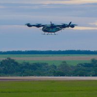 Eve, da Embraer, faz primeiro voo do protótipo de Imagem referente a Eve, da Embraer, faz primeiro voo do protótipo de