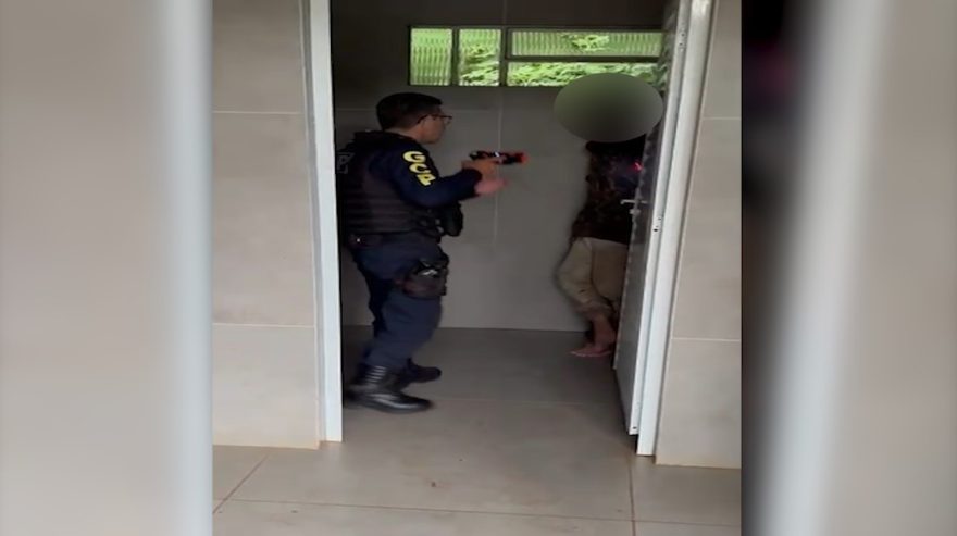 GCP flagra homem em atitude suspeita em banheiro PCD no Lago Municipal de Cascavel