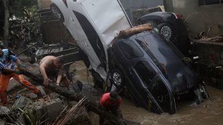 Encontrado corpo de idoso desaparecido em enxurrada em Petrópolis