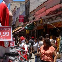 Imagem referente a Comércio popular do Rio tem movimentação intensa às vésperas do Natal