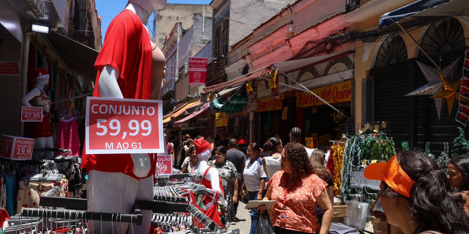 Comércio popular do Rio tem movimentação intensa às vésperas do Natal Comércio popular do Rio tem movimentação intensa às vésperas do Natal