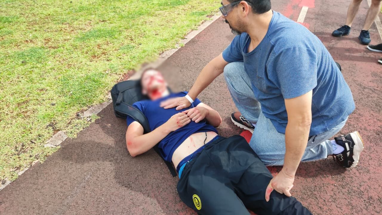 Homem é socorrido na Avenida Tancredo Neves, em Cascavel Homem é socorrido na Avenida Tancredo Neves, em Cascavel