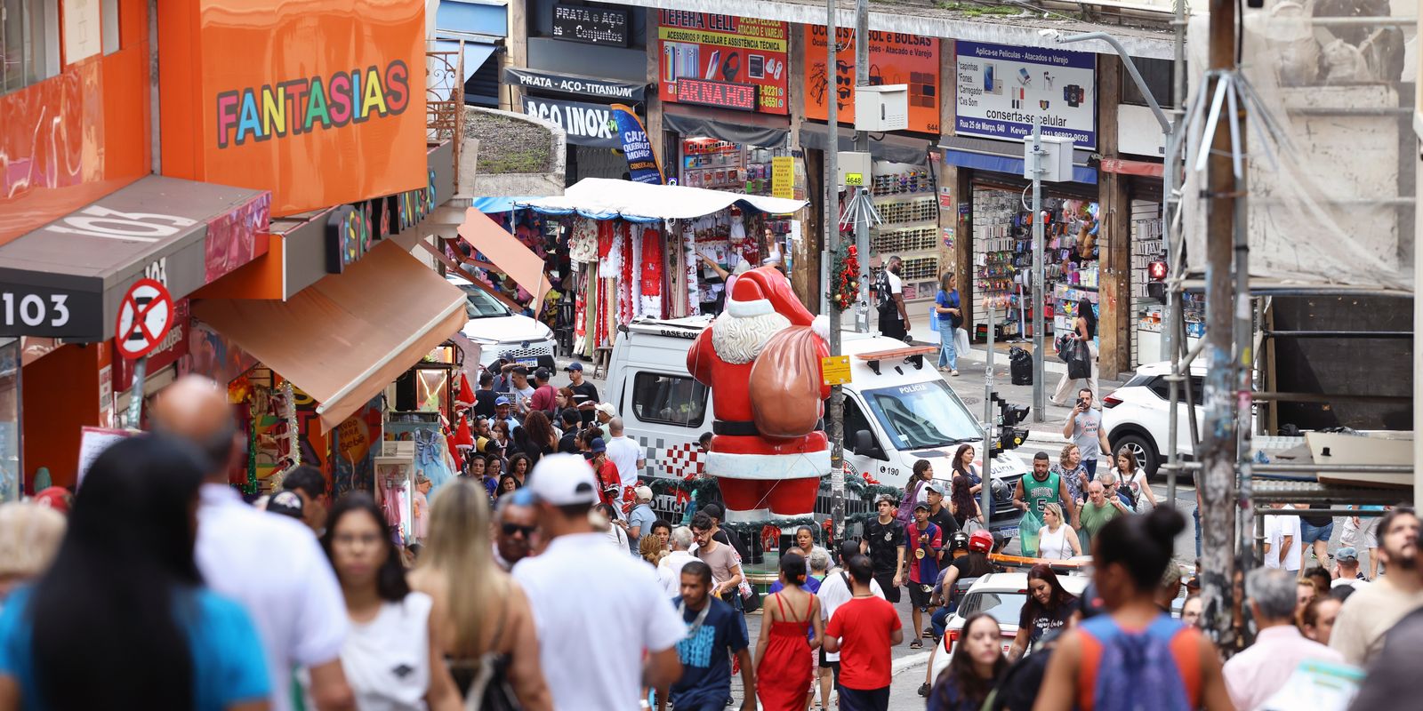 Compras de última hora agitam comércio popular em São Paulo Compras de última hora agitam comércio popular em São Paulo