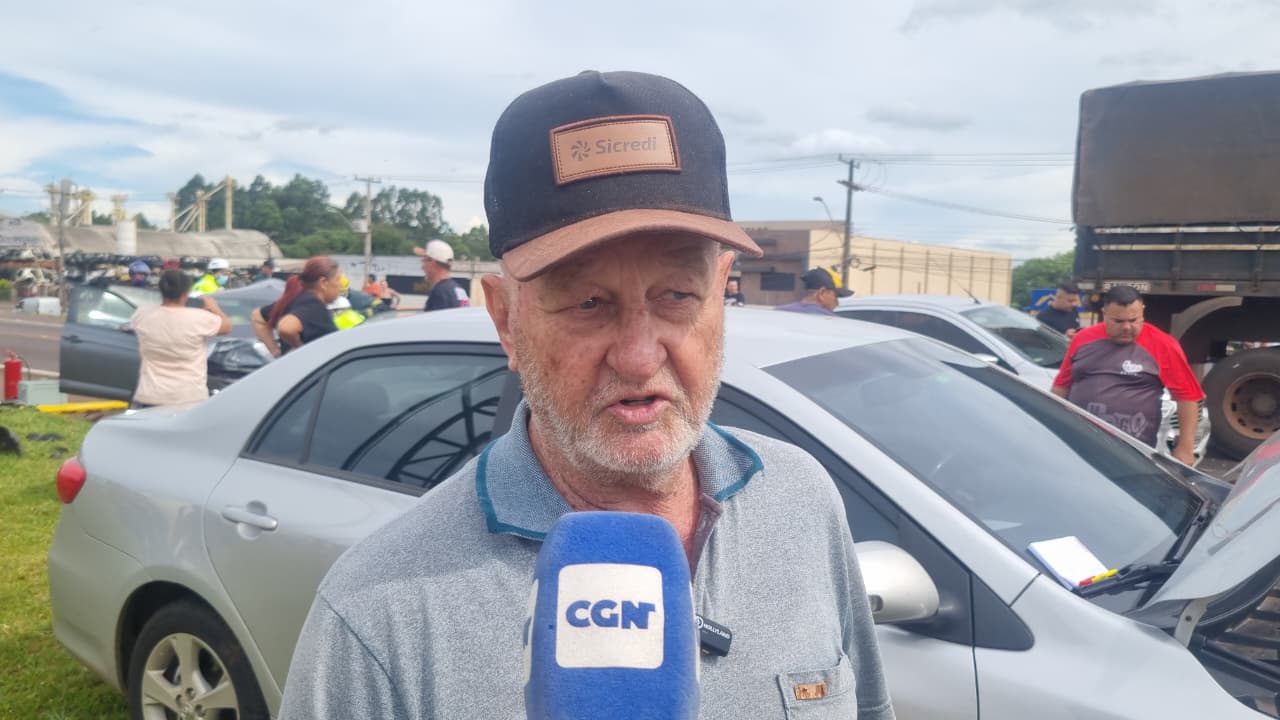 Motorista sai ileso do acidente com múltiplos veículos na BR-277 e garante: "vou tomar minha cachacinha depois" Motorista sai ileso do acidente com múltiplos veículos na BR-277 e garante: "vou tomar minha cachacinha depois"