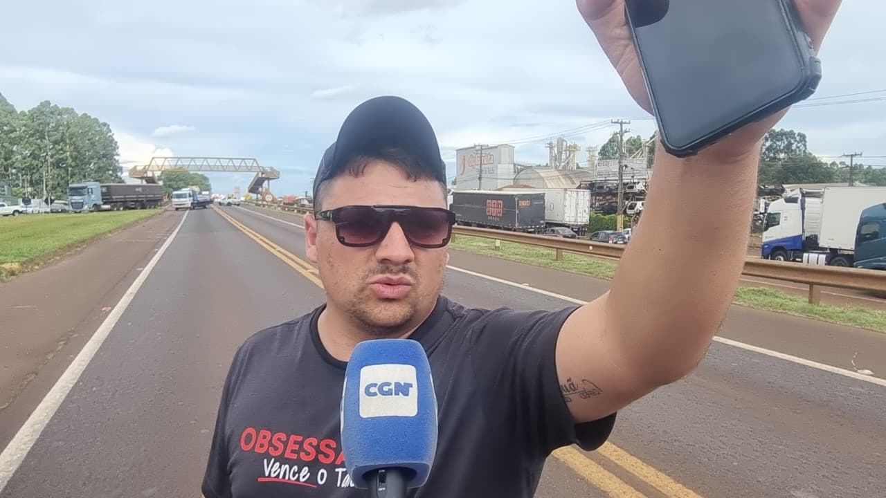 "A carreta foi arregaçando tudo nós", relata motorista envolvido em acidente com sete veículos na BR-277 "A carreta foi arregaçando tudo nós", relata motorista envolvido em acidente com sete veículos na BR-277