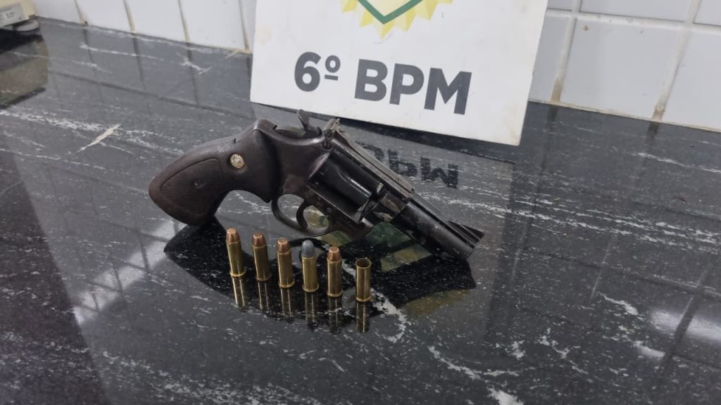 PM apreende revolver após ameaça e confusão entre quatro pessoas no Cascavel Velho PM apreende revolver após ameaça e confusão entre quatro pessoas no Cascavel Velho