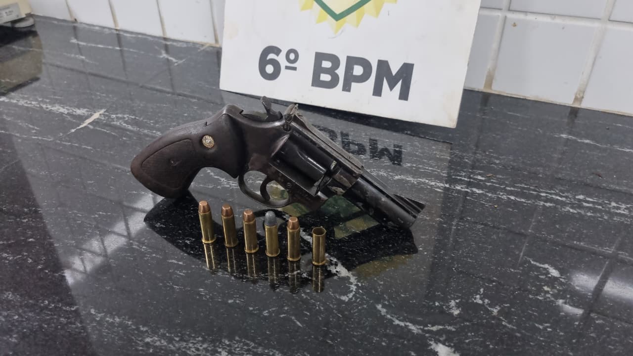 PM apreende revolver após ameaça e confusão entre quatro pessoas no Cascavel Velho