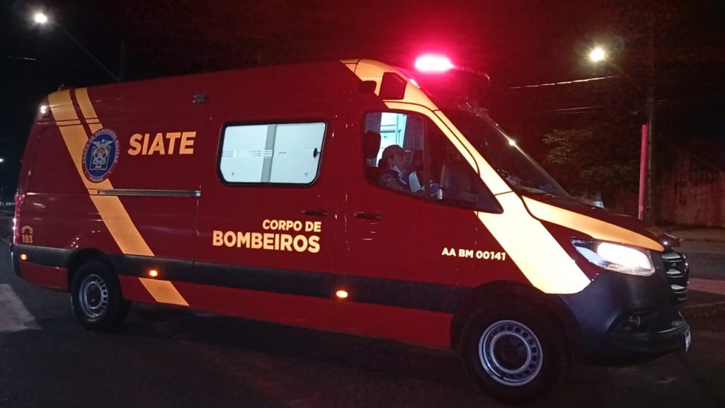Jovem fica ferido em acidente entre moto e carro no bairro Santa Cruz Jovem fica ferido em acidente entre moto e carro no bairro Santa Cruz