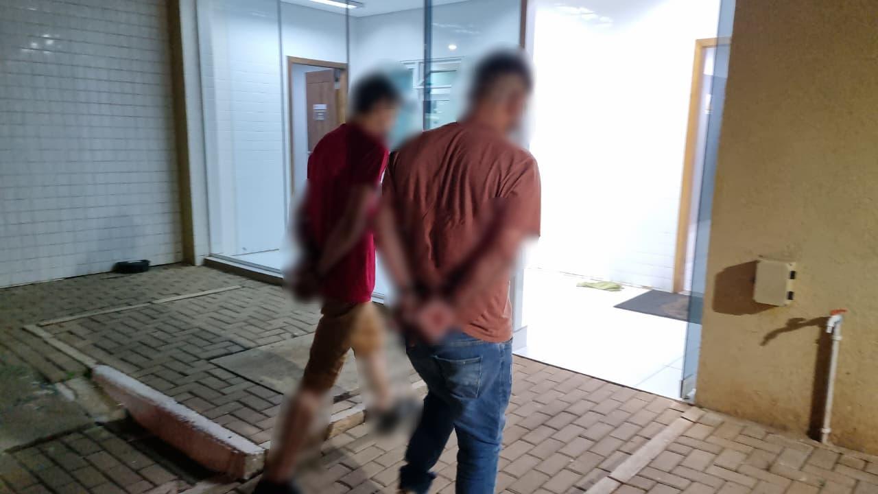 PRF detém dois homens com veículo de locadora em situação irregular em Céu Azul