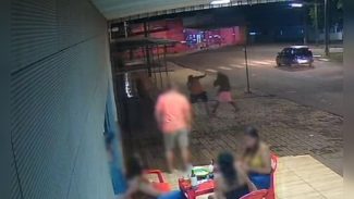Câmera registra agressão com faca que deixou homem gravemente ferido no Oeste do Paraná