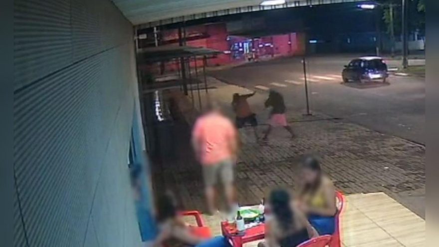 Câmera registra agressão com faca que deixou homem gravemente ferido no Oeste do Paraná