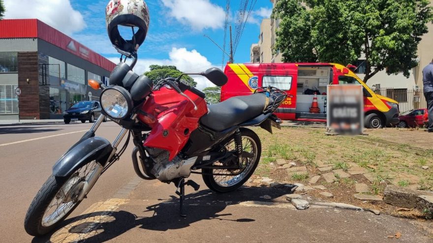 Acidente entre três veículos deixa motociclista ferido na Rua Erechim