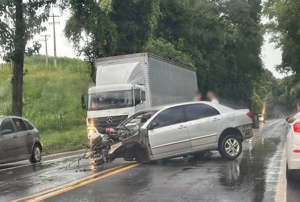 Cinco pessoas morrem em grave acidente na PR-182 em Ampére