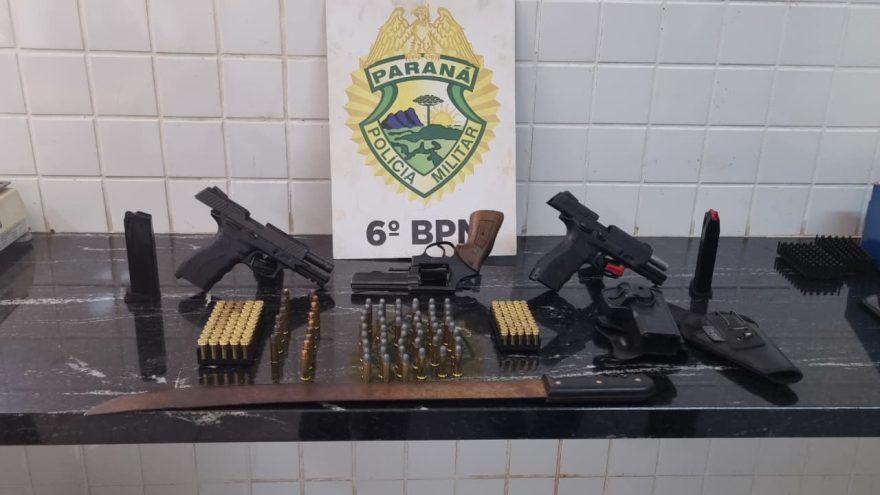 Homem alterado é preso após ser pego com arsenal proibido em Cascavel