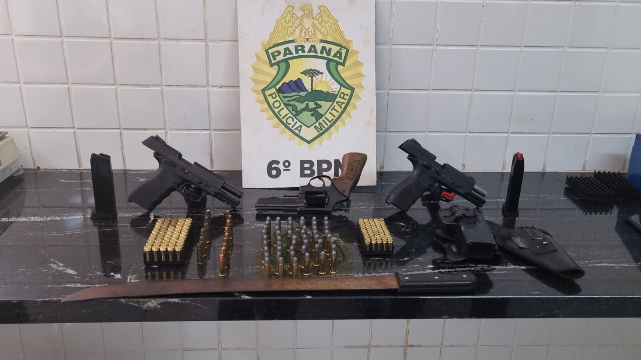 Homem alterado é preso após ser pego com arsenal proibido em Cascavel