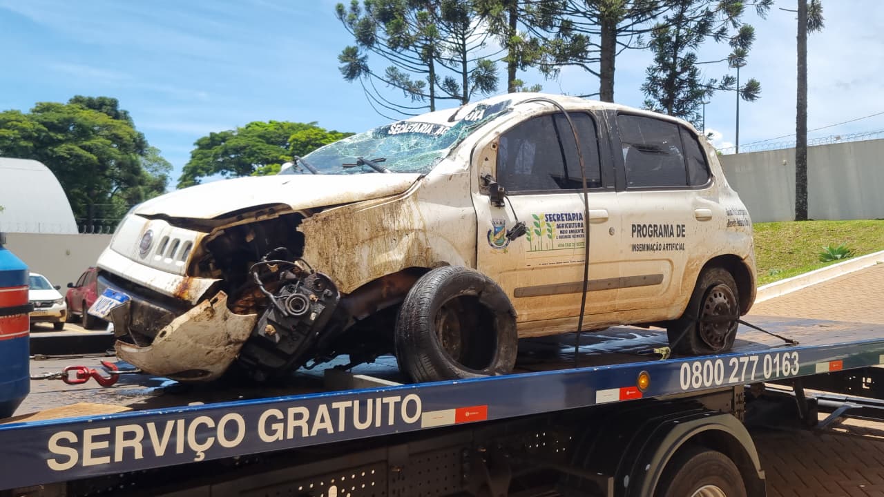 Jovem furta carro de prefeitura, bate, é preso e levado para a 15ª SDP