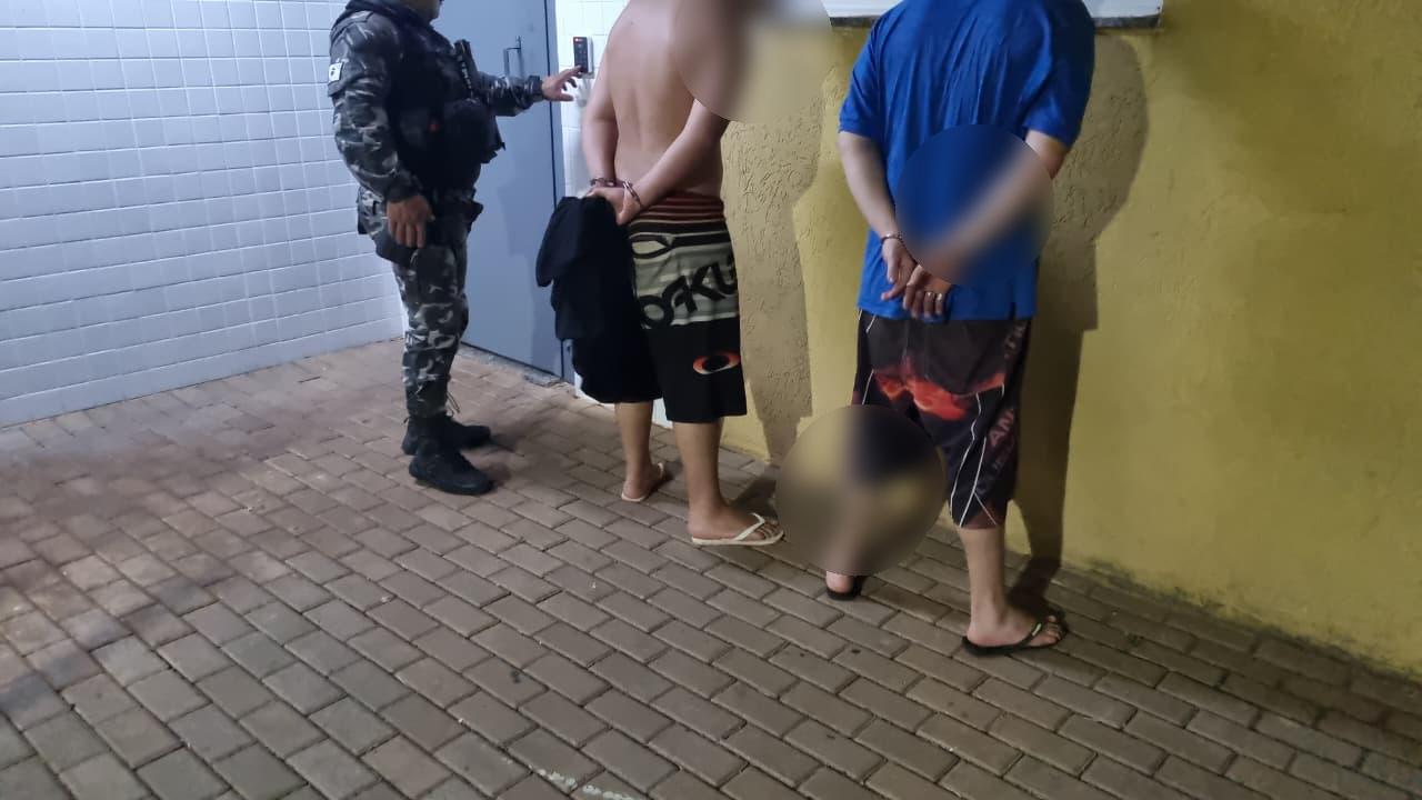 Jovens são detidos após denúncia de tráfico de drogas no 14 de Novembro