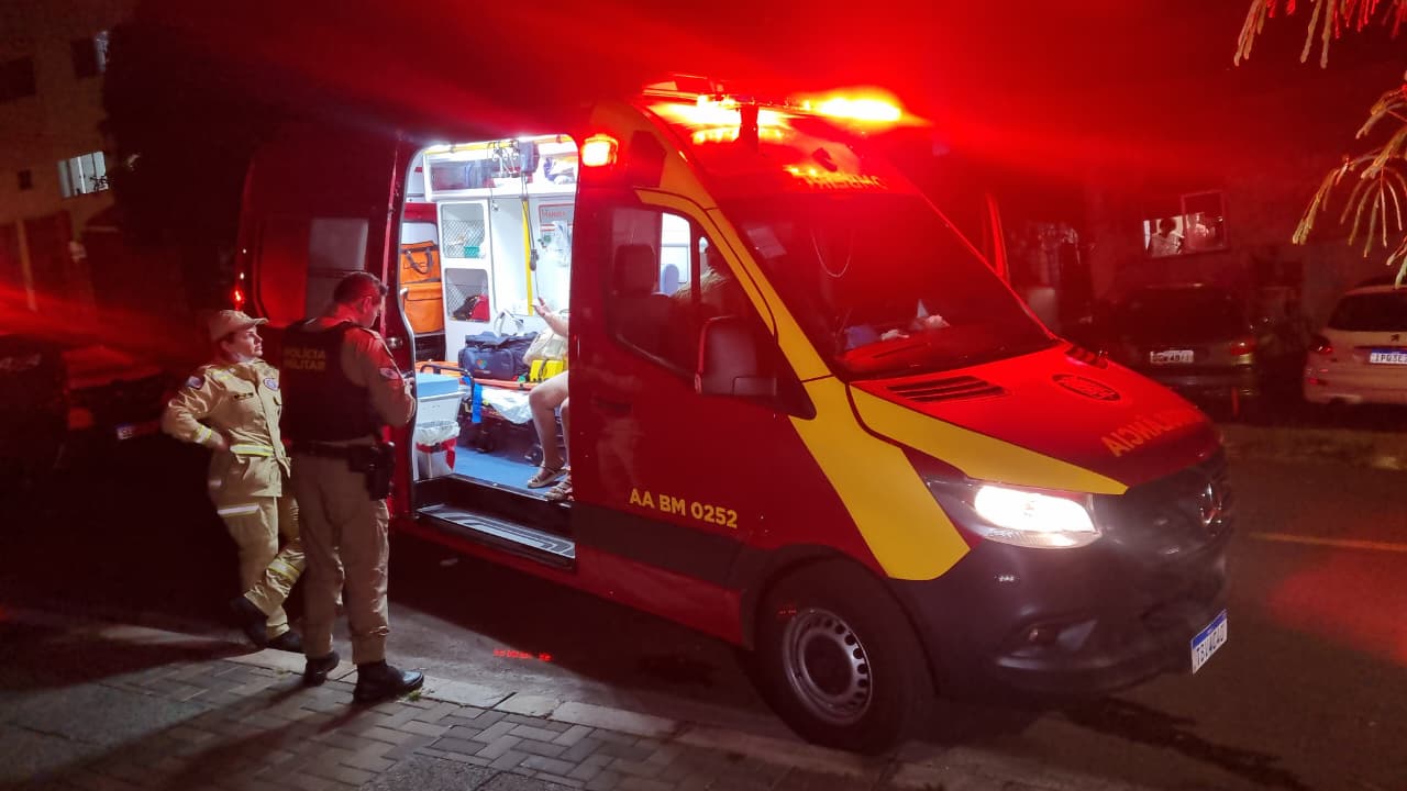 Mulher é agredida com cabo de vassoura no Coqueiral