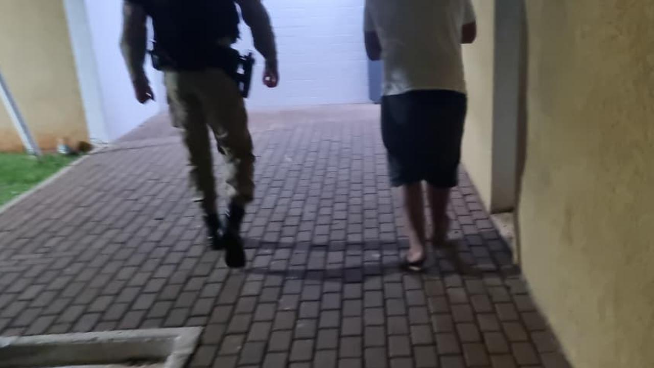 ROTAM prende homem com faca e revólver em Capitão Leônidas Marques