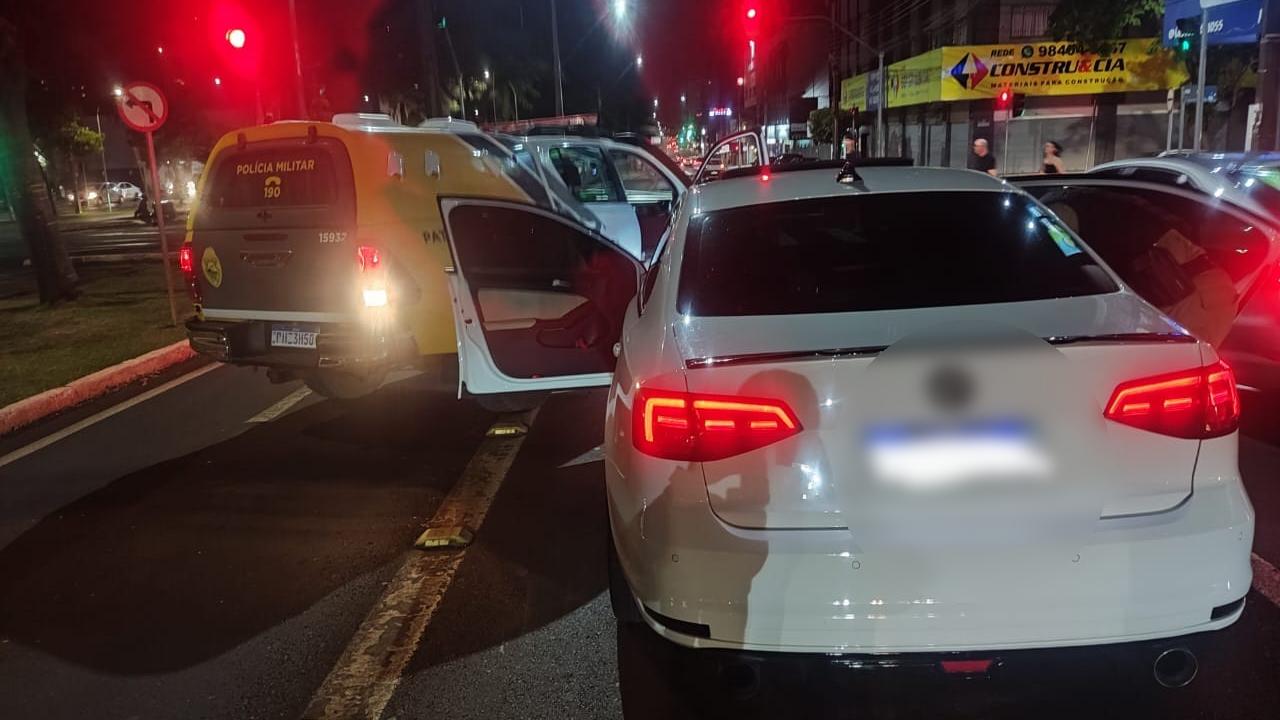 Realizando 'descarga livre', Jetta é apreendido pela Polícia Militar