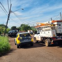 Imagem referente a Gol atinge poste no bairro Esmeralda