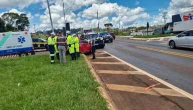 Imagem referente a Gol fica destruído em acidente com caminhão no Trevo da Portal