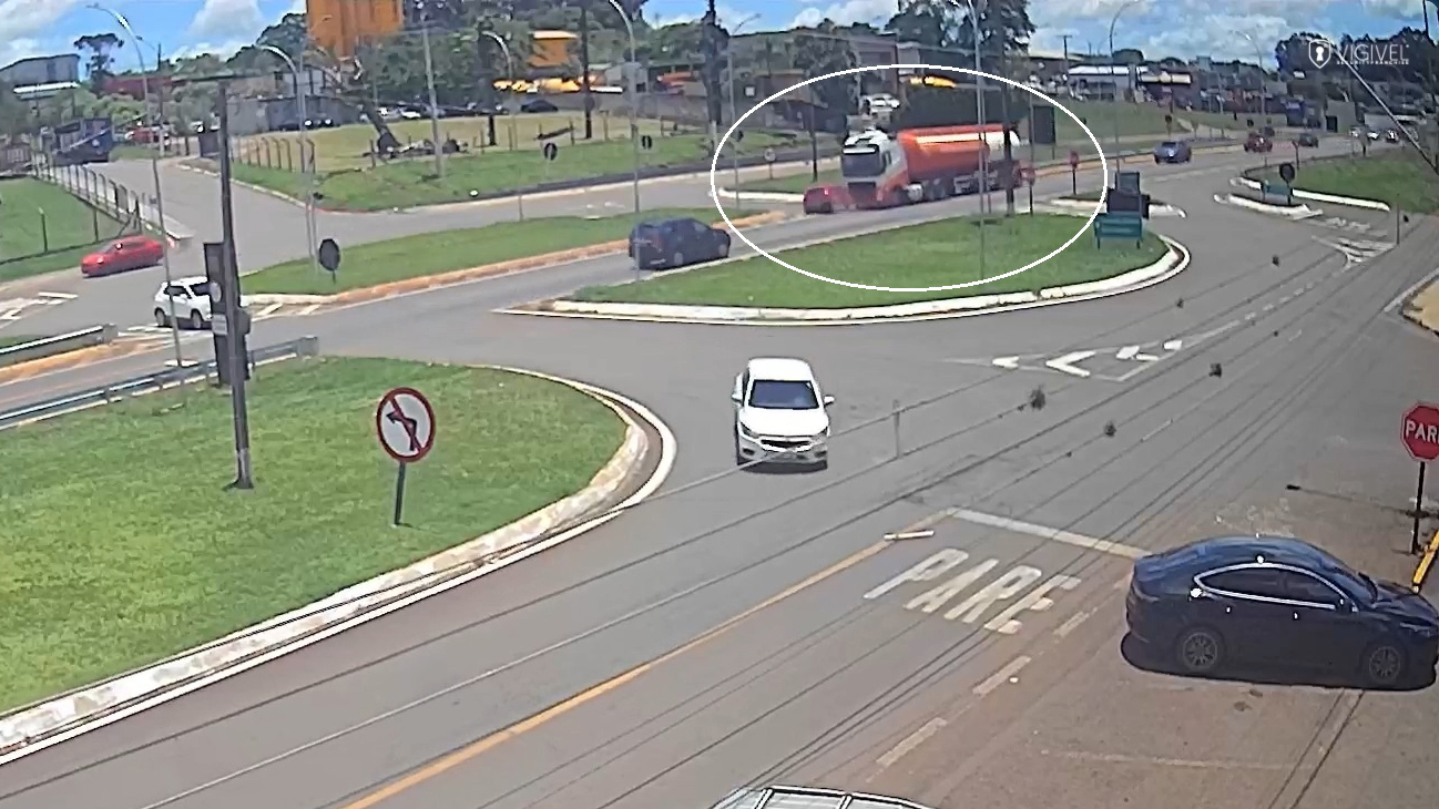 Imagem referente a Vídeo registra imprudência que resultou em acidente no Trevo da Portal