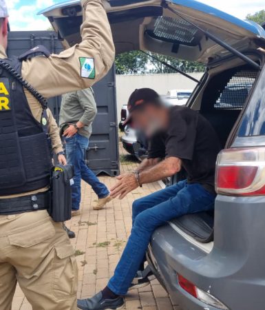 Imagem referente a Homem de 75 anos é preso após tentar levar criança de 5 anos pela mão no Centro de Cascavel