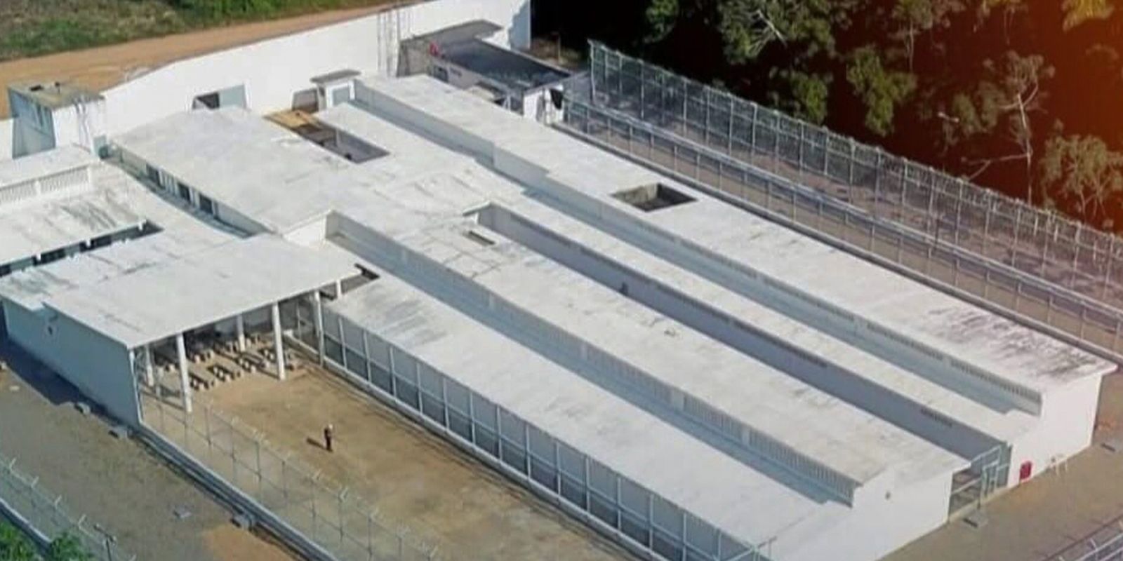 Após fuga, autoridades procuram 12 detentos de prisão em Maués (AM) Imagem referente a Após fuga, autoridades procuram 12 detentos de prisão em Maués (AM)