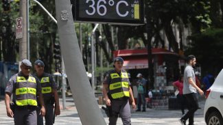 Com calor, governo de São Paulo emite alerta para economia de água
