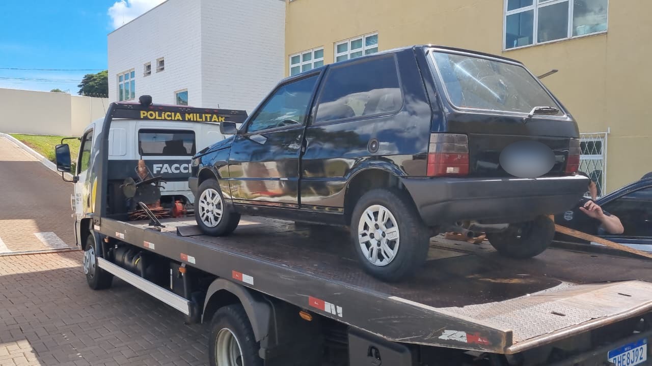 Após denúncia, PM localiza Fiat Uno furtado no começo do mês no Centro de Cascavel