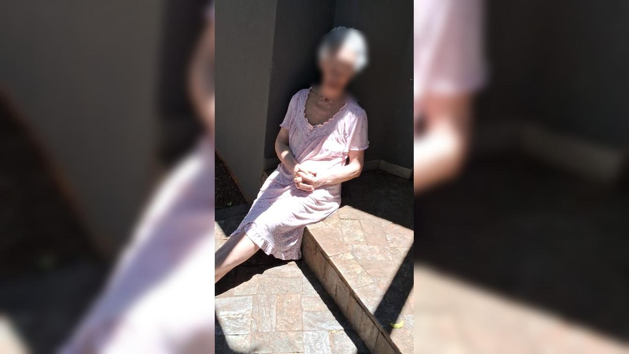 Vídeo mostra idosa exposta ao sol como "castigo"; Ela alega ter sido expulsa de casa pela irmã