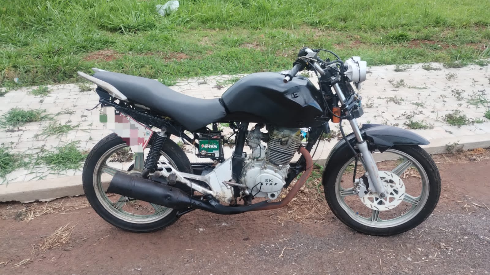 Sem CNH e sem capacete: Polícia Militar recolhe duas motos no Bairro Esmeralda