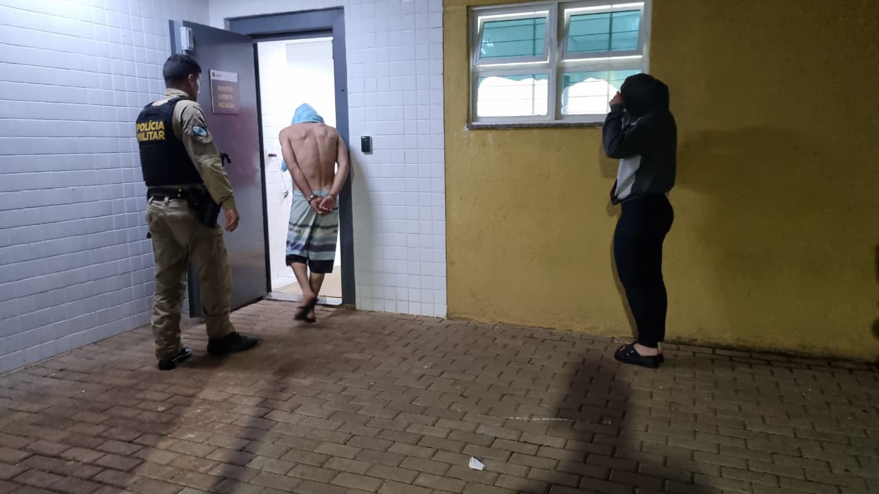 Imagem referente a Homem e mulher são detidos após roubo de celular em Cascavel