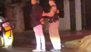 Imagem referente a Homem que manteve namorada e amiga reféns se entrega após 4 horas de negociação