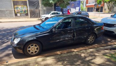 Imagem referente a Peugeot 3008 e Mercedes C 180K batem no bairro Coqueiral, em Cascavel