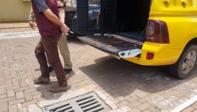 Imagem referente a Tapa na cara: briga de casal por poda de árvore termina com homem preso em Cascavel