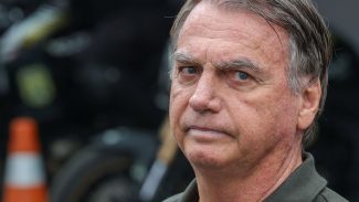 Bolsonaro passou por nova cirurgia para tratar soluço, diz Michelle