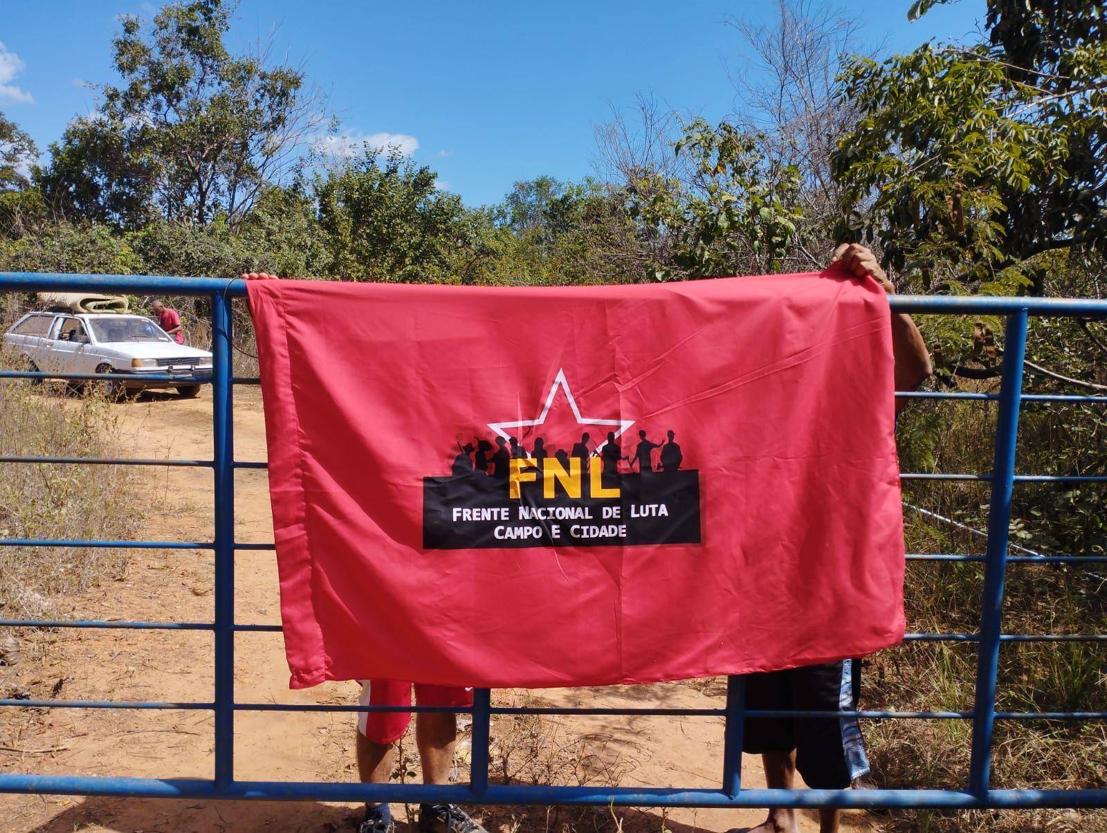 Sem-terra ocupam fazenda e Polícia Militar fecha acesso à propriedade no Paraná