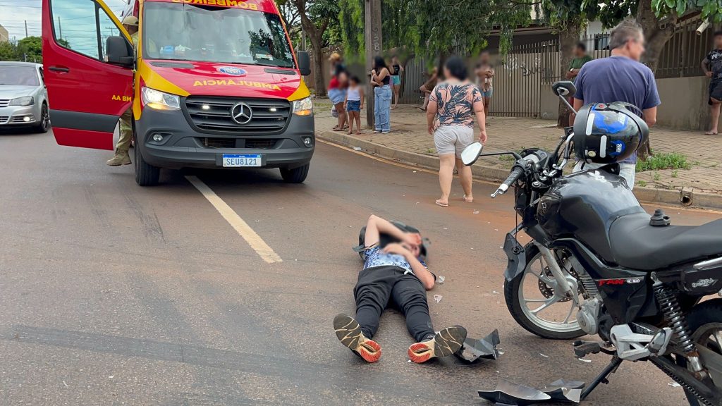 Jovem fica ferido em forte colisão entre Honda Fan e BYD Dolphin no Brasmadeira Jovem fica ferido em forte colisão entre Honda Fan e BYD Dolphin no Brasmadeira