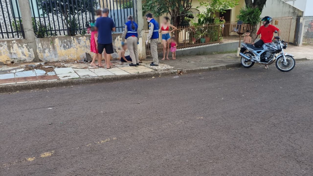 Menino de 8 anos é atacado por cachorro de rua no bairro Floresta