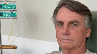 Bolsonaro apresenta crise de soluços e pressão alta após procedimento