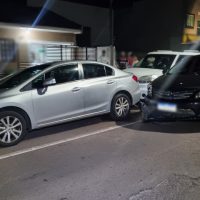 Corolla atinge dois carros estacionados e deixa prejuízo no bairro Coqueiral Imagem referente a Corolla atinge dois carros estacionados e deixa prejuízo no bairro Coqueiral