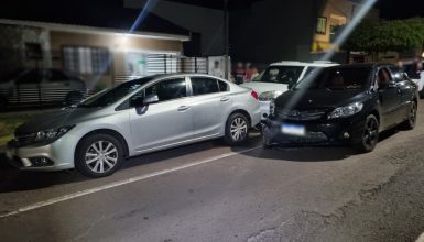 Corolla atinge dois carros estacionados e deixa prejuízo no bairro Coqueiral Imagem referente a Corolla atinge dois carros estacionados e deixa prejuízo no bairro Coqueiral