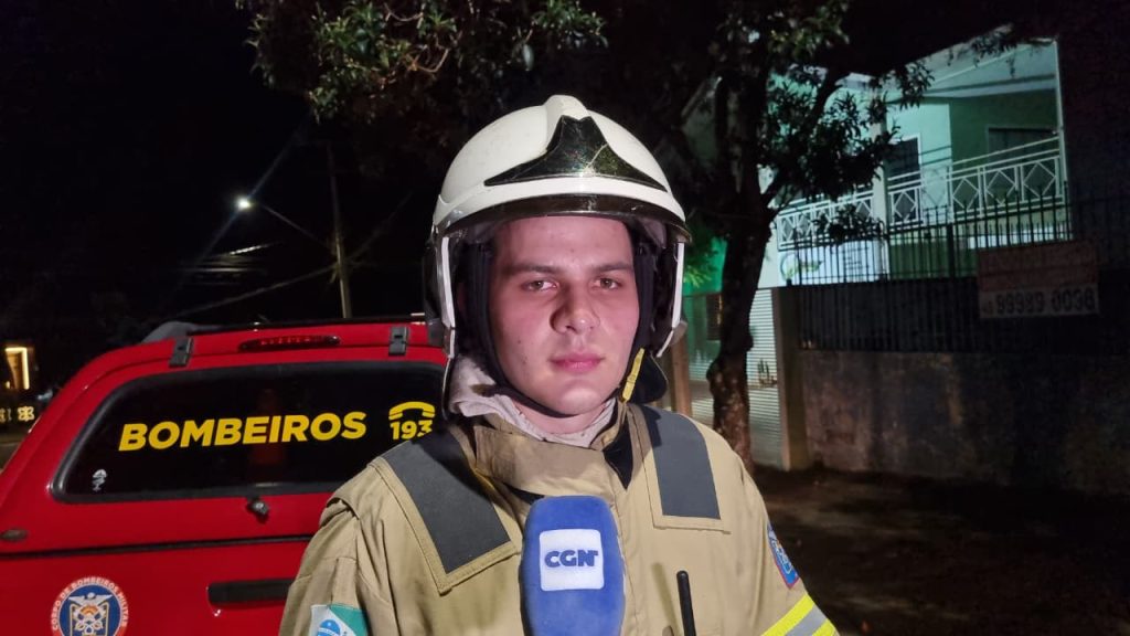 Tenente destaca rápida ação dos Bombeiros em evitar alastramento do fogo em residência no Centro Tenente destaca rápida ação dos Bombeiros em evitar alastramento do fogo em residência no Centro